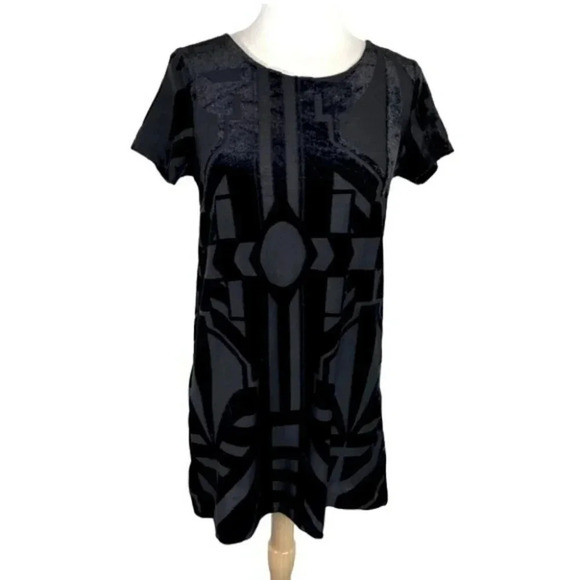 H&M Divided 6 little black dress with textured velvet + short sleeve - Picture 1 of 5